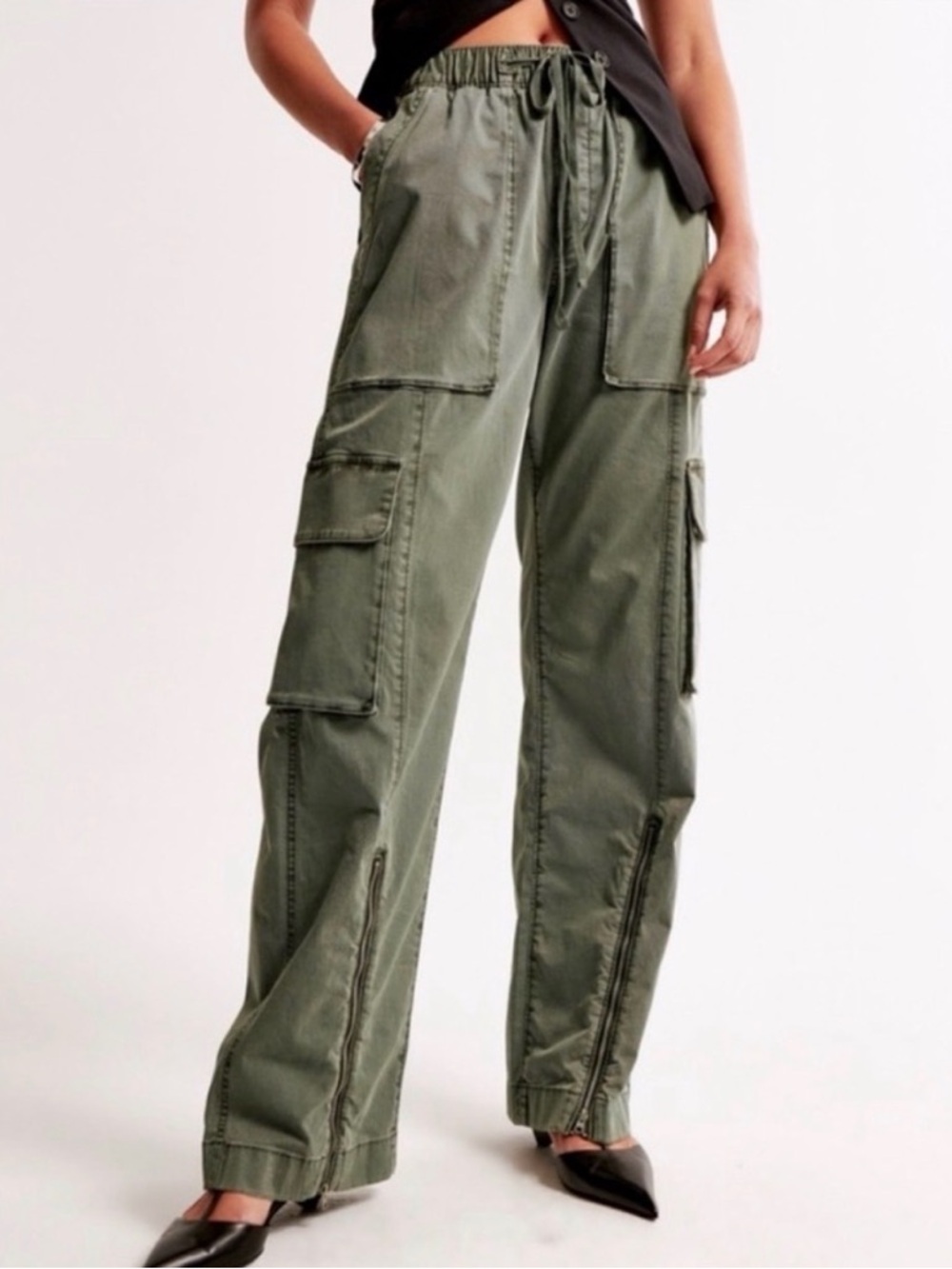 Abercrombie & Fitch Baggy Cargo Pull on Pants Size XS Short Olive